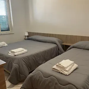 בית הארחה Airport Tourist's House, קטאניה